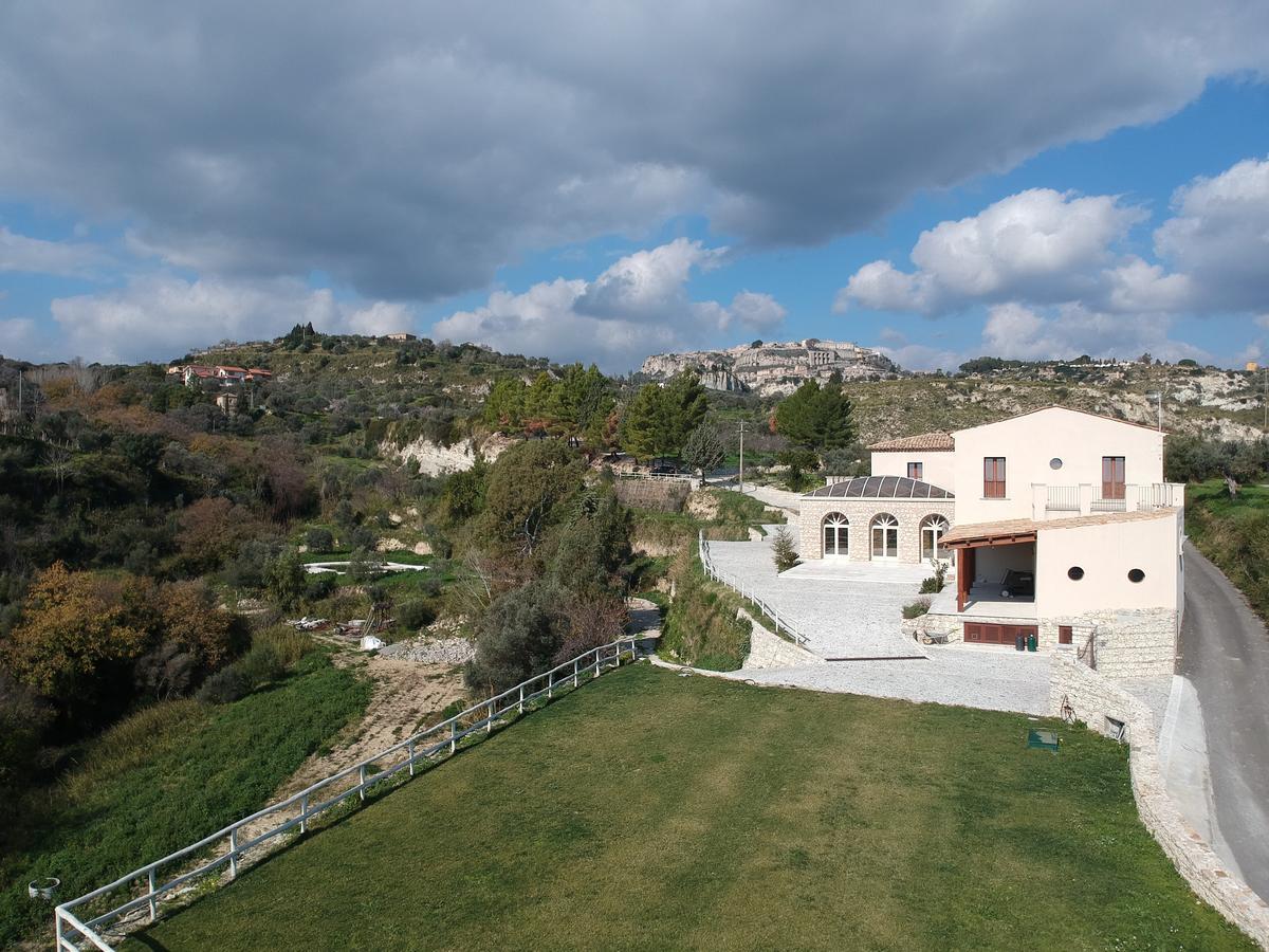 Casale Della Rocca Villa Gerace Exterior photo